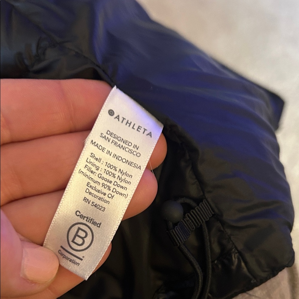 Athleta Women’s Black Glossy Puffer Jacket - Picture 13 of 16